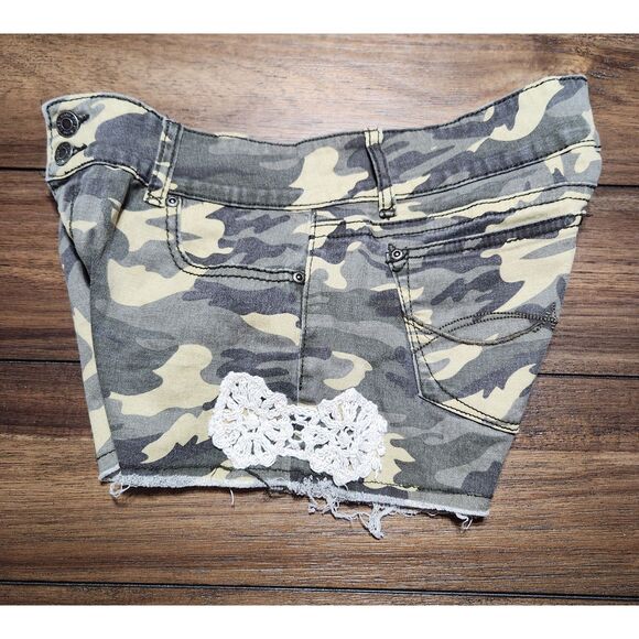 Rue 21 Booty Shorts Camo 11/12 - Picture 3 of 6